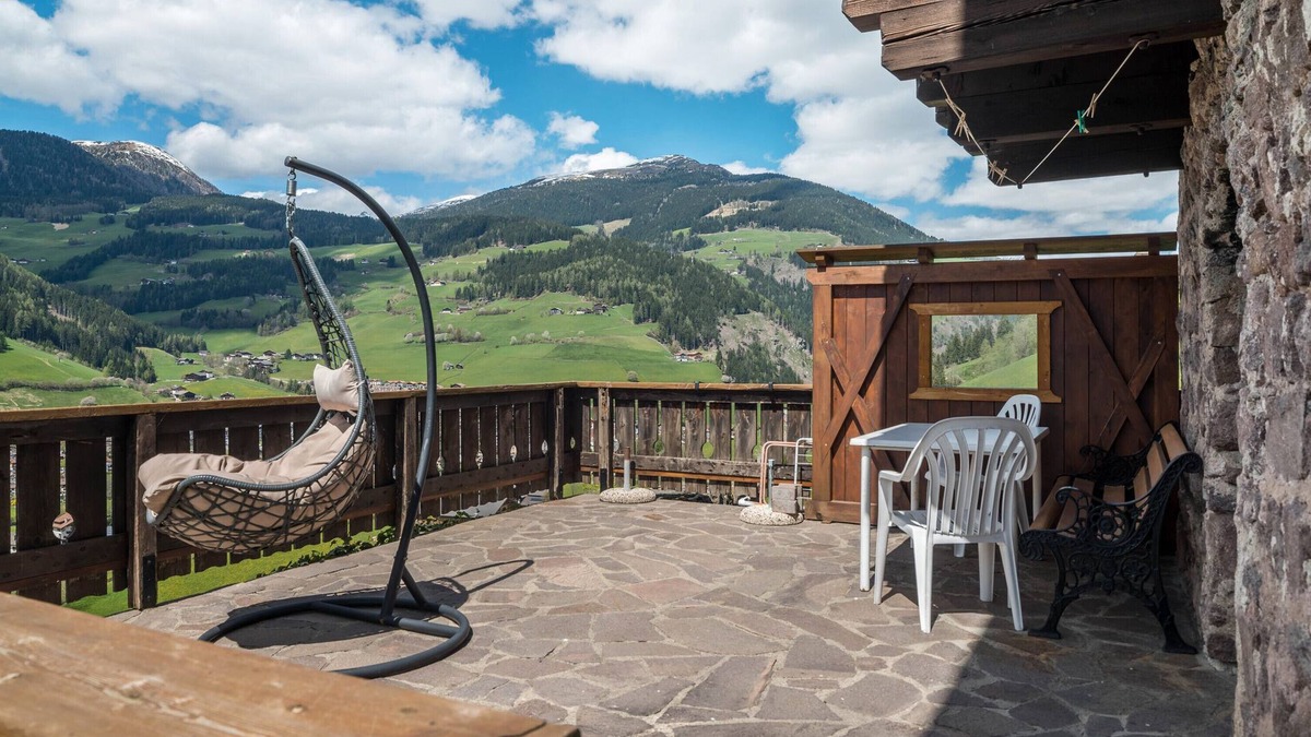 Sarntal Apartment | Apartment "Stofnerhof Turmgemach" with Mountain View, Private Terrace & Wi-Fi