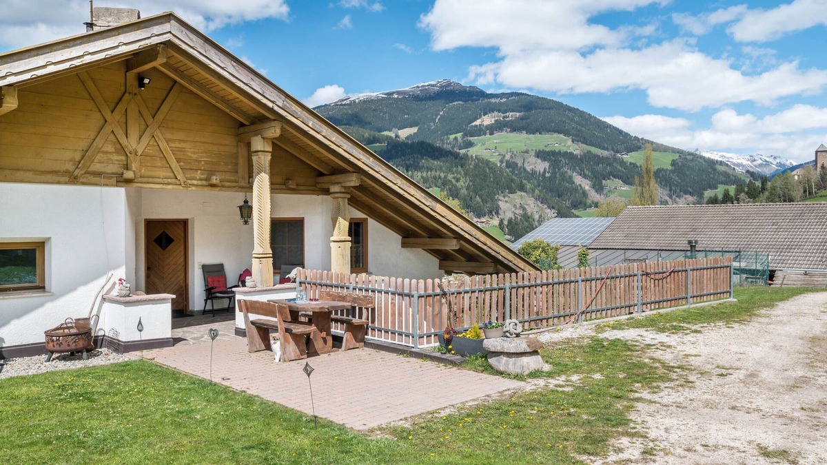 Sarntal Apartment | Apartment "Stofnerhof Neu" with Mountain View, Shared Garden & Wi-Fi