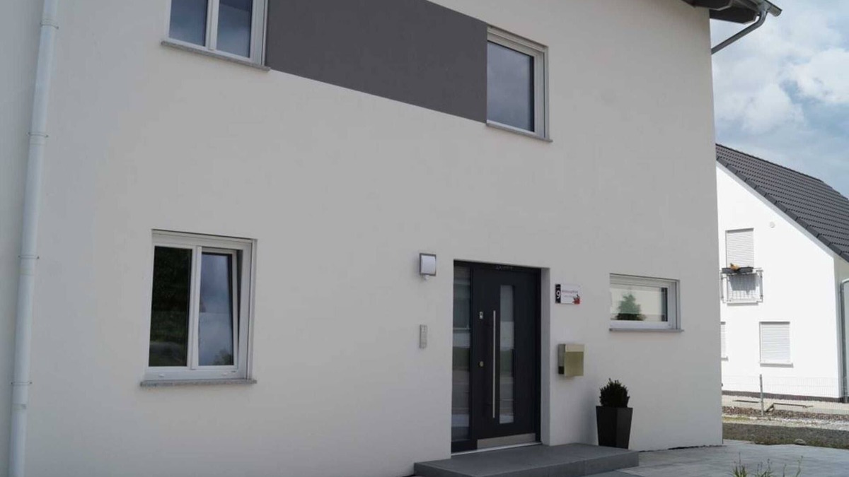 Bermatingen Apartment | Apartment Strawberry - 2-raum-ferienwohnung Anne Bechinger , Du/wc, 65 qm, DG