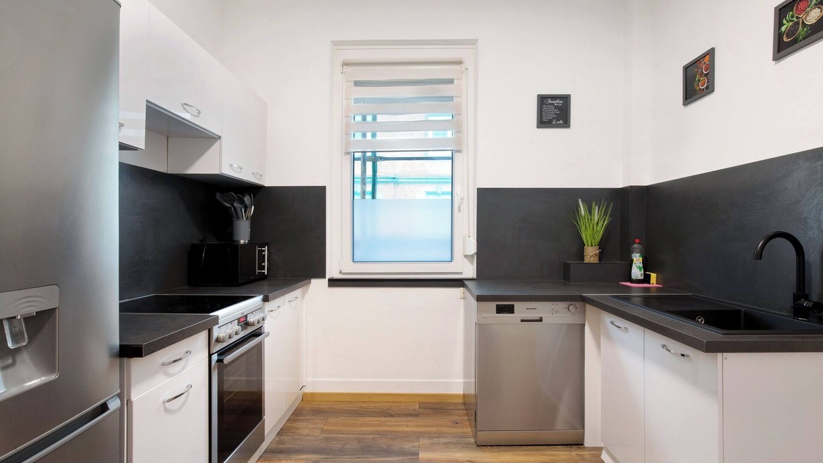 Goeppingen Apartment | Apartment 'Studio Suite Fußgängerzone' with Mountain View, Shared Terrace and Wi-Fi