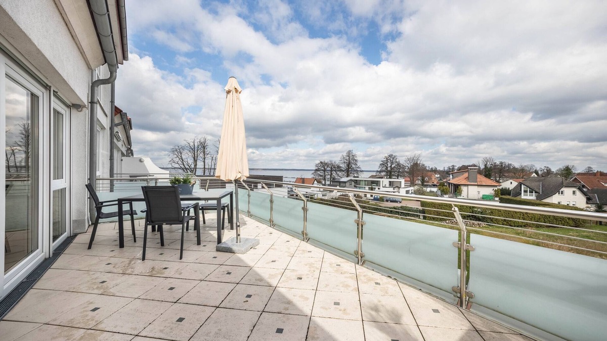 Region Hannover District Apartment | Apartment "Studio" with direct Lake View, Balcony & Wi-Fi