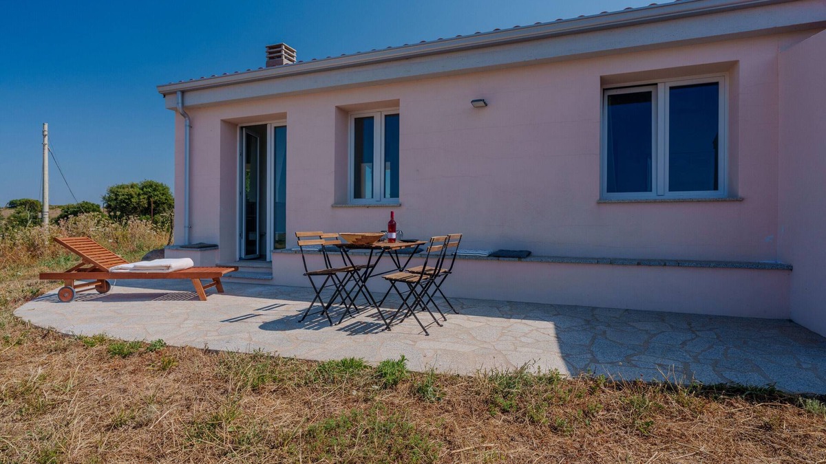 Aglientu Apartment | Apartment 'Sughereto 2, Vigna E Vista' with Sea View, Wi-Fi and Air Conditioning