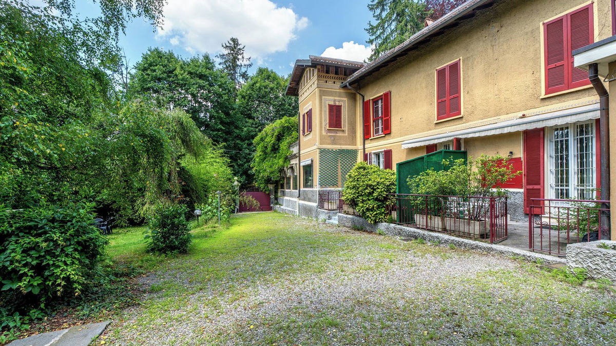 Capolago Apartment | Apartment 'Suite Con Camino E Terrazza' with Private Terrace, Shared Garden and Wi-Fi