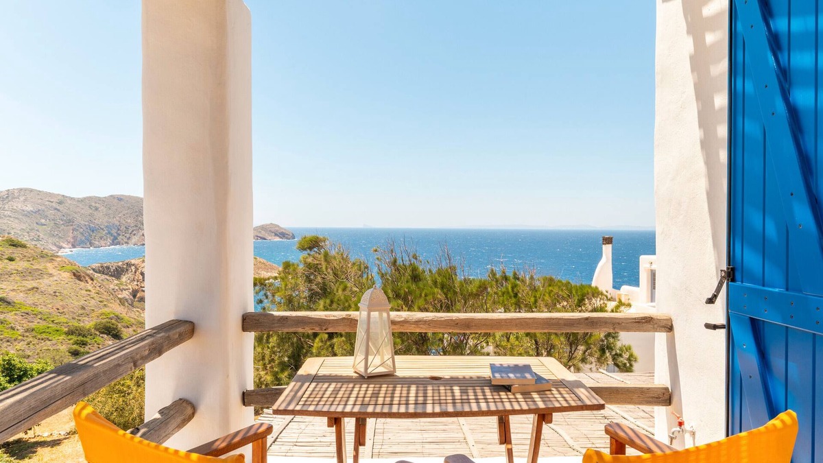 Kini Apartment | Apartment 'Suite No 4' with Sea View, Wi-Fi and Air Conditioning