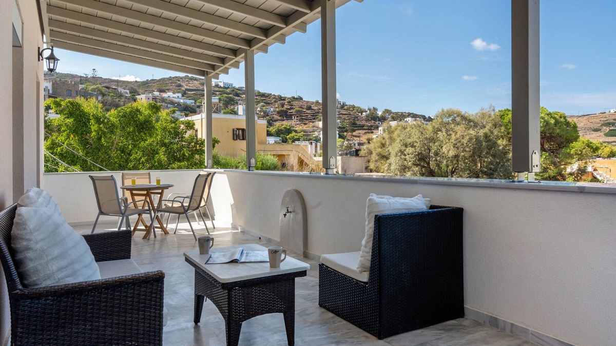 Kini Apartment | Apartment 'Sunset Realty' with Shared Terrace, Wi-Fi and Air Conditioning