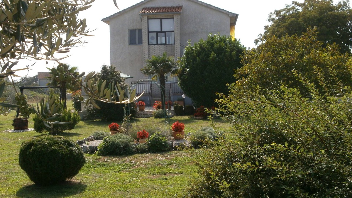Rakalj Apartment | Apartment surrounded by Mediterranean vegetation