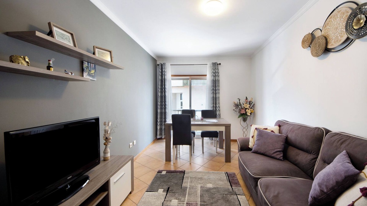 Gafanha da Nazare Apartment | Apartment 'T2 Perto Da Praia' with Shared Terrace and Wi-Fi