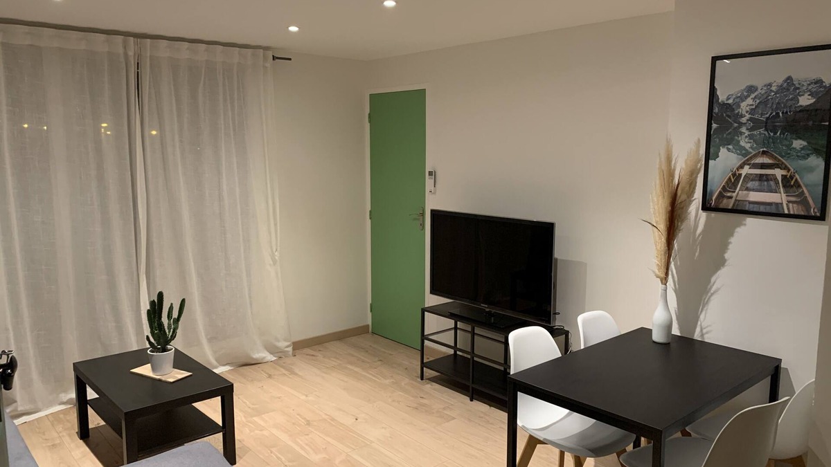 Baille Apartment | Apartment T3- 2 bedrooms- Air conditioning- 2 balconies- Timone Marseille