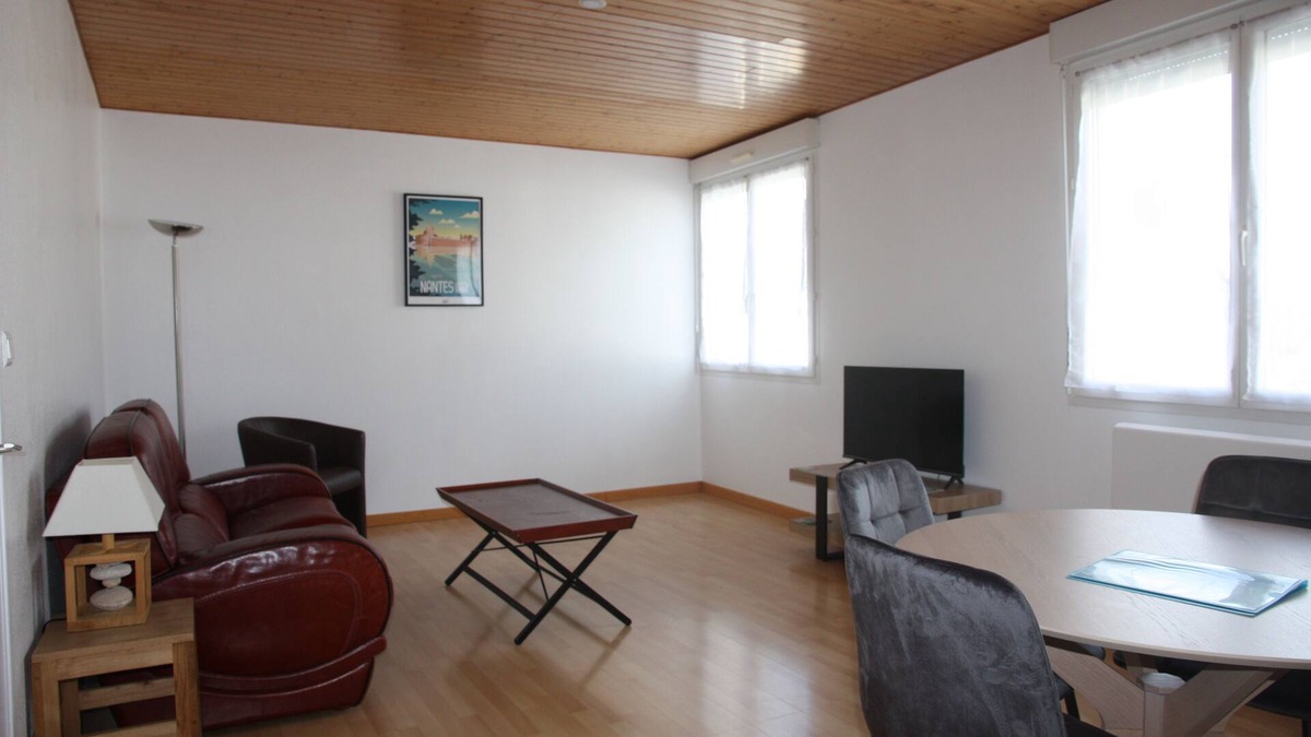 Pont Rousseau Apartment | Apartment T3 RIOM (60m²) separate kitchen