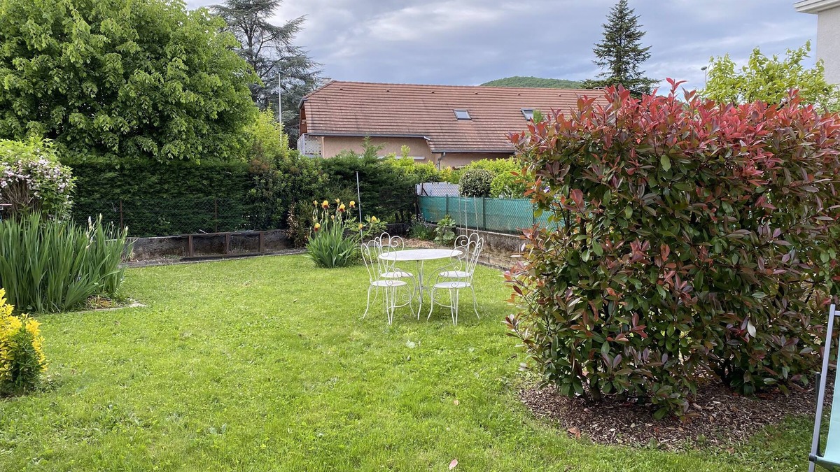 Aix-les-Bains Villa | Apartment T4 76m2 with garden in villa between town and lake