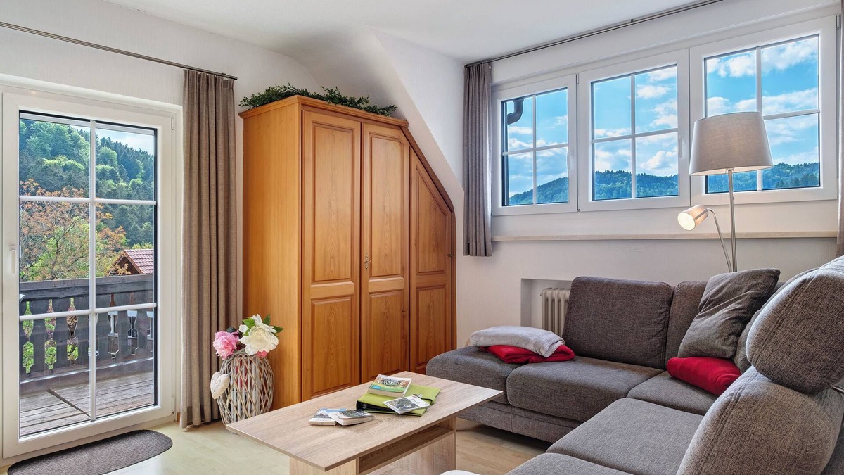Oberglottertal Apartment | Apartment 'Talblick' with Shared Terrace, Shared Garden and Wi-Fi