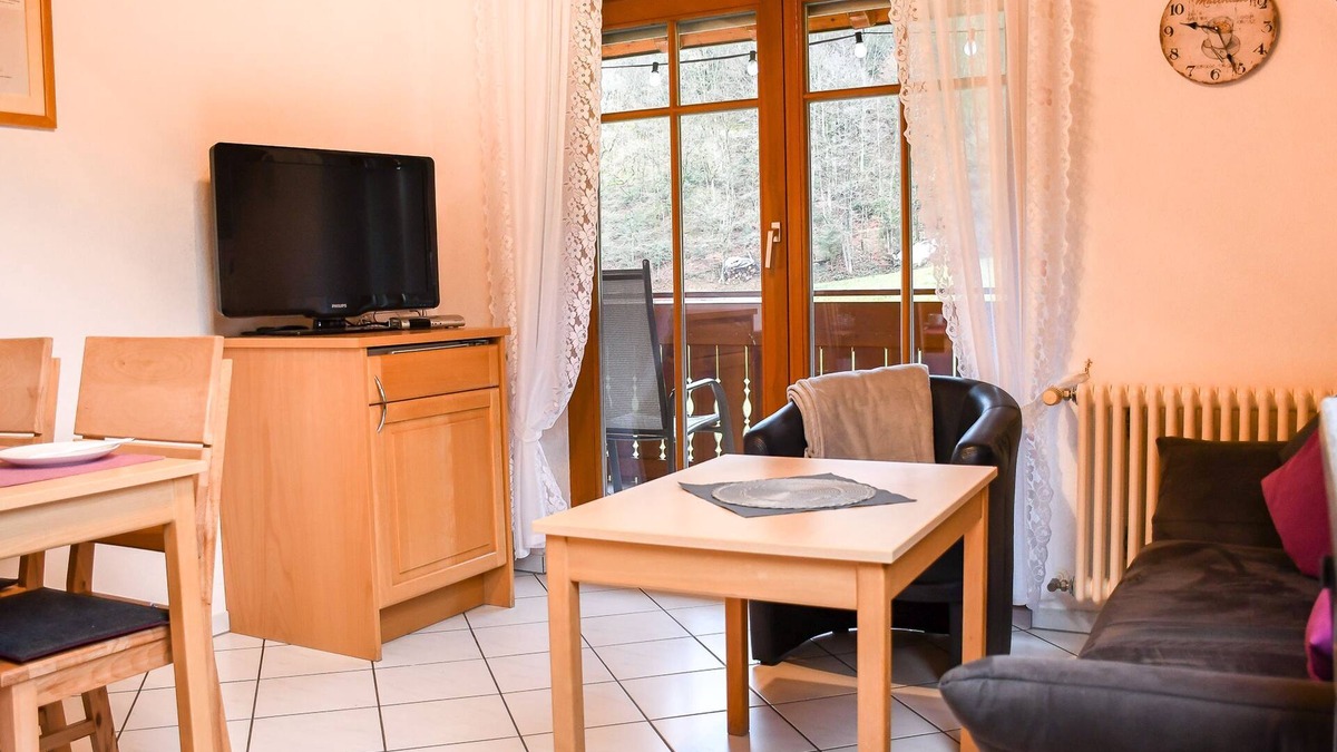 Hofstetten Apartment | Apartment 'Talblick' with Shared Terrace, Balcony and Wi-Fi