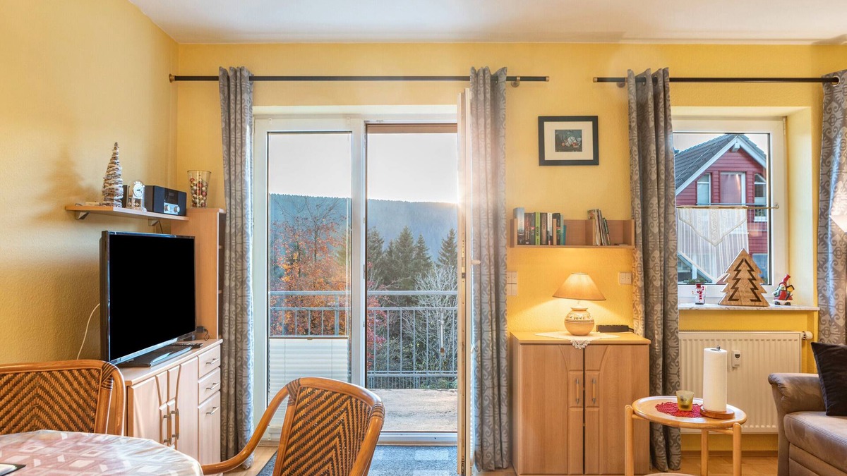 Oberhof Apartment | Apartment 'Tannenblick 1-3' with Balcony and Wi-Fi