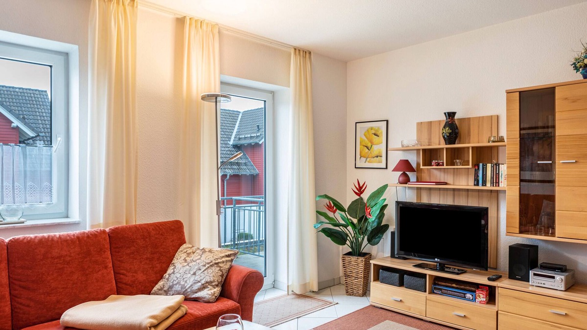 Oberhof Apartment | Apartment 'Tannenblick 3-2' with Shared Garden, Balcony and Wi-Fi