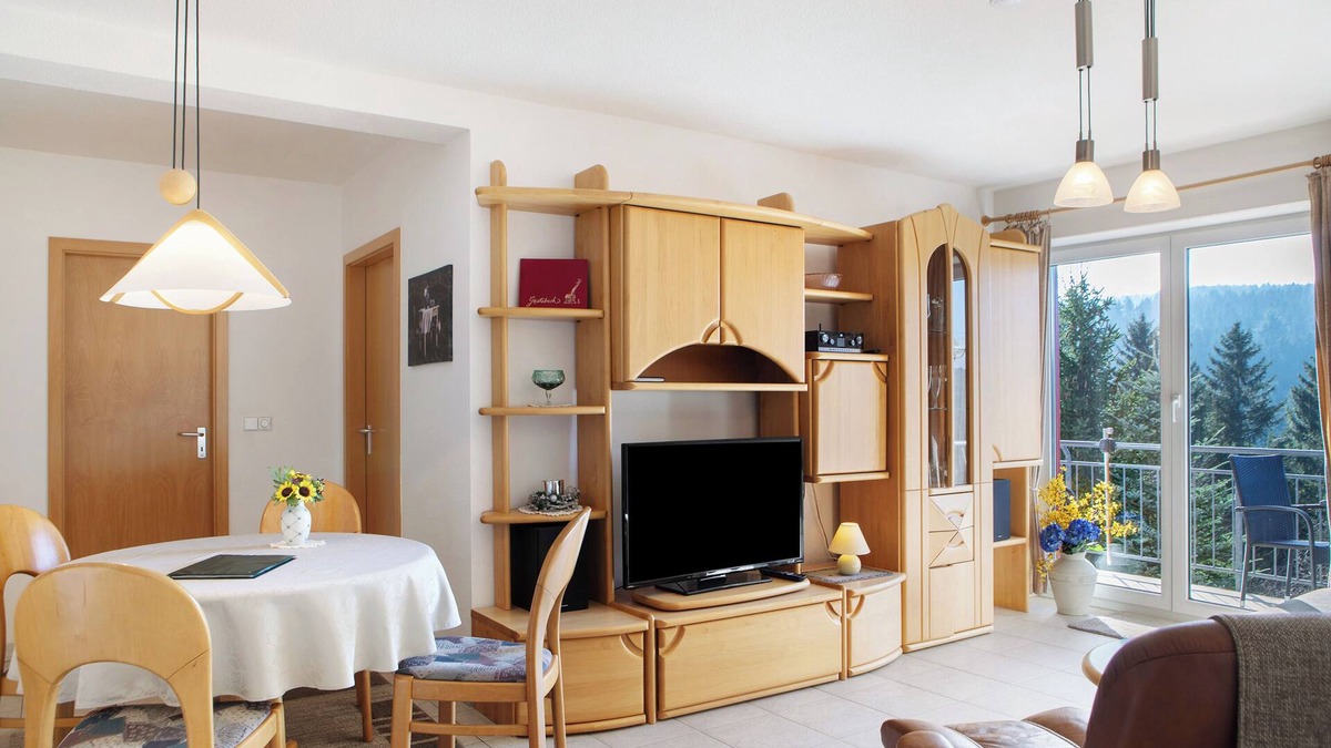 Oberhof Apartment | Apartment 'Tannenblick 7-4' with Mountain View, Shared Garden and Wi-Fi