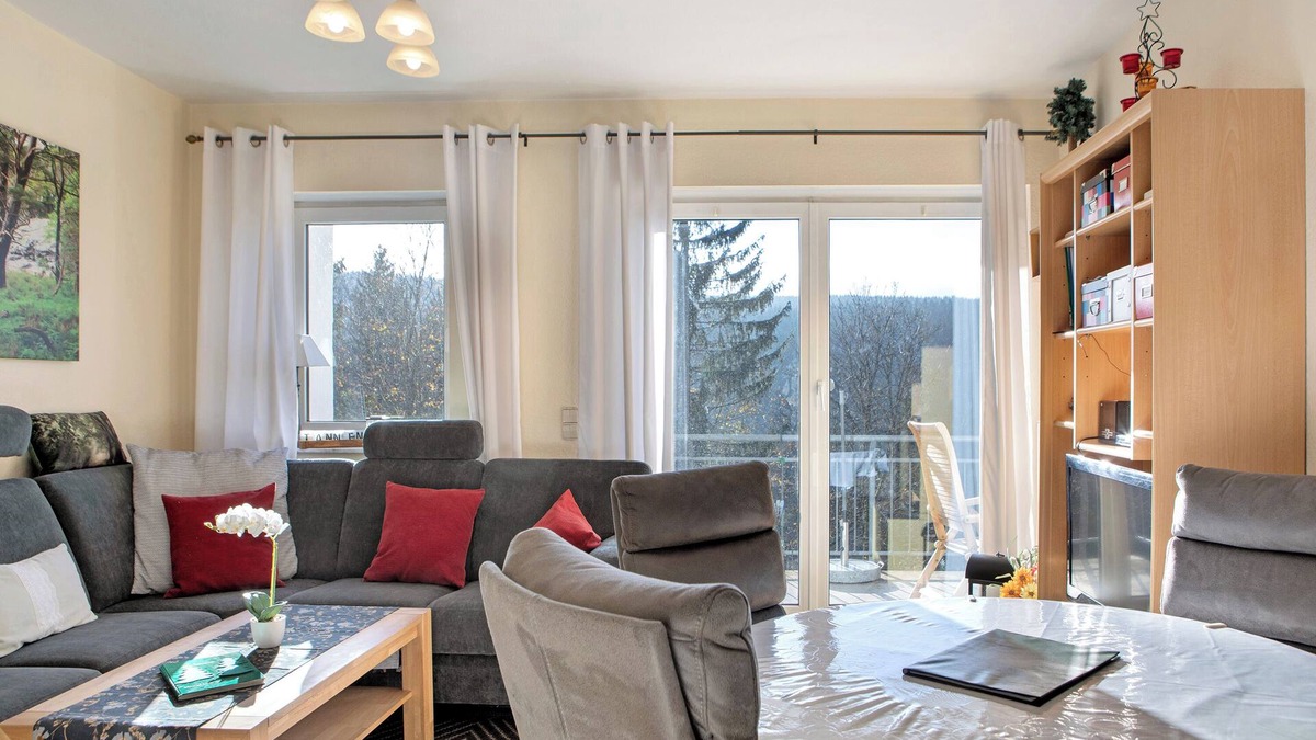 Oberhof Apartment | Apartment 'Tannenblick 8-1' with Private Terrace, Shared Garden and Wi-Fi