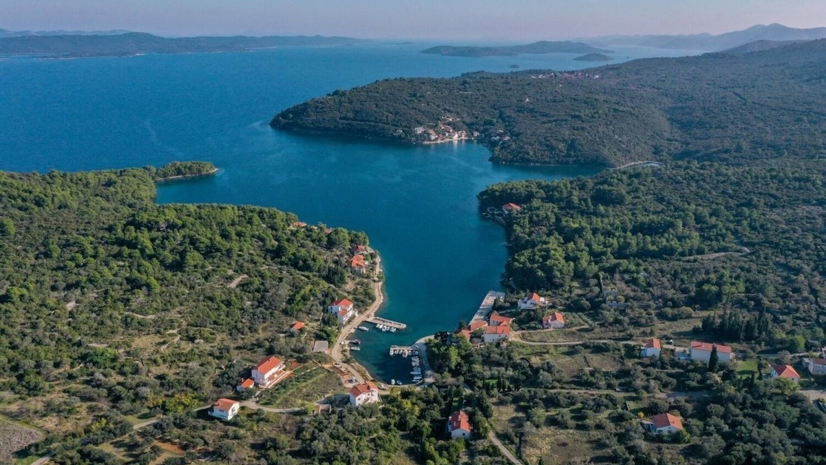 Brbinj Apartment | Apartment Tara - 70 m from beach: SA2 rozi(2) - Brbinj, Island Dugi otok, Croatia