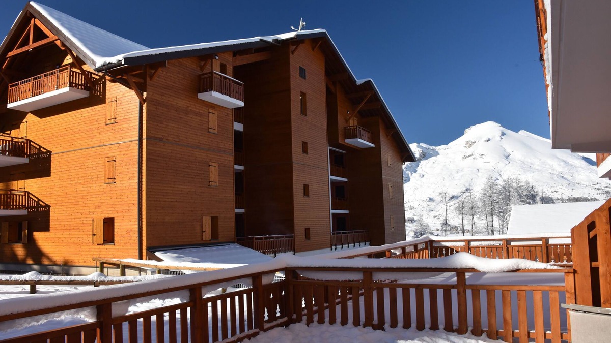 La Joue du Loup Apartment | Apartment Terrace - Ski slopes 3 minutes walk away - 3 rooms for 6 people 40 m2