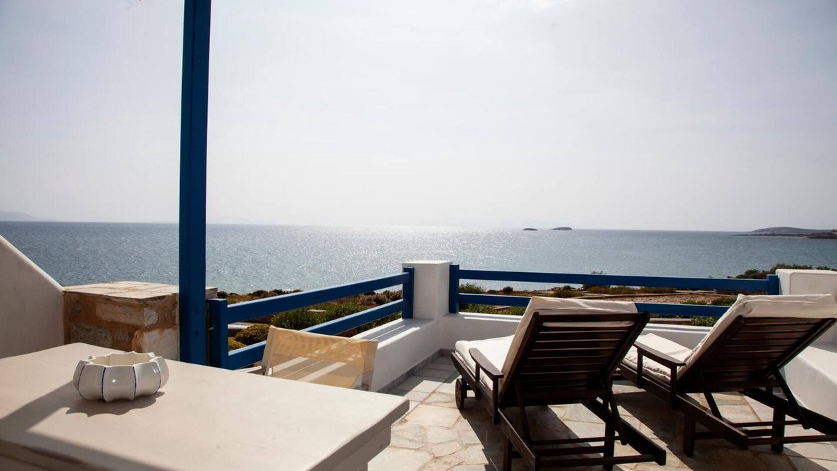 Logaras Apartment | Apartment 'The Aegean Junior Suite' with Sea View, Wi-Fi and Air Conditioning
