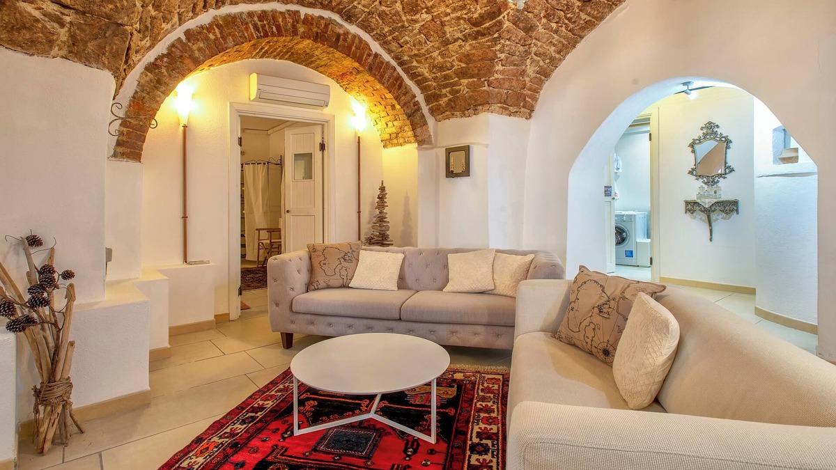 Chiaramonti Apartment | Apartment 'The Bar 2 Live In' with Wi-Fi
