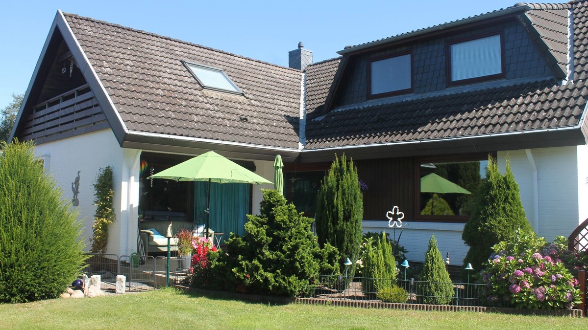 Silberstedt Apartment | Apartment Thiessen - with sunny balcony - Ferienwohnung Thiessen