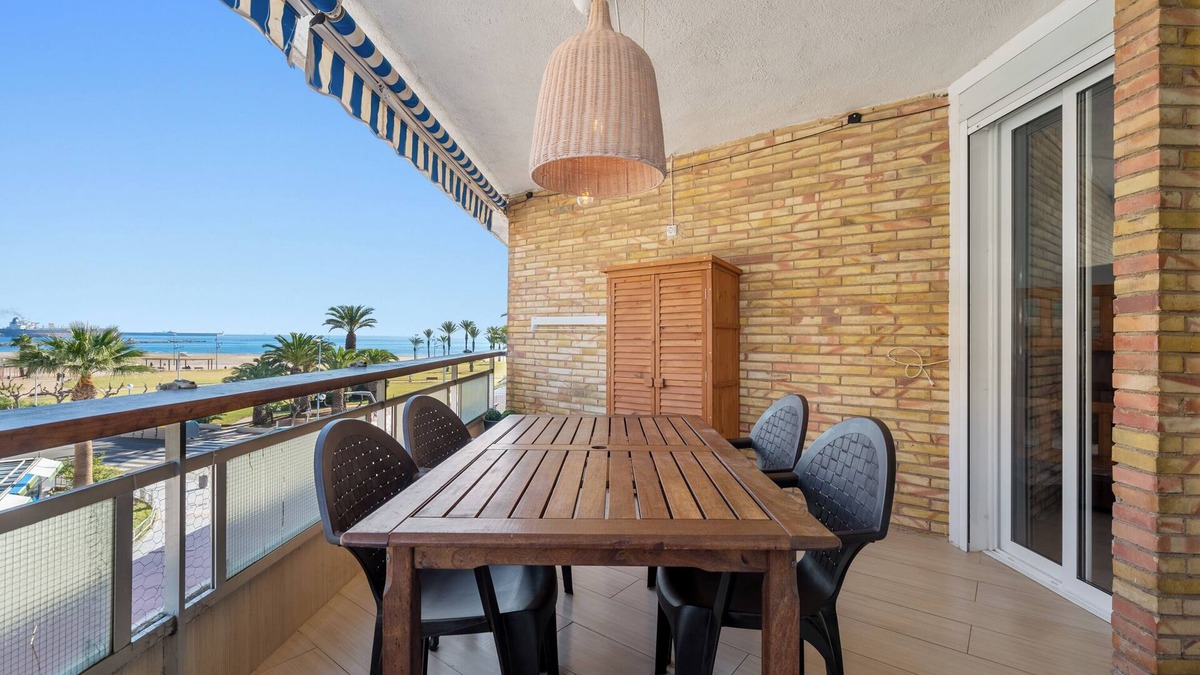 La Pineda Apartment | Apartment 'Tirreno 304' with Sea Views, Private Terrace and Wi-Fi