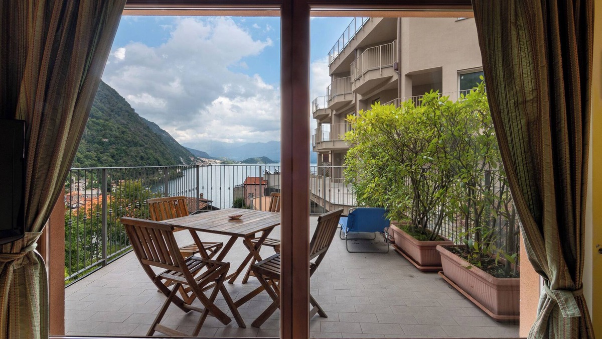 Argegno Apartment | Apartment "Tivano" near the lake with WLAN, terrace & garden
