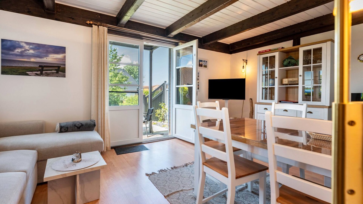 Ostersiel Apartment | Apartment 'To Huus Pellworm' with Private Terrace, Private Garden and Wi-Fi