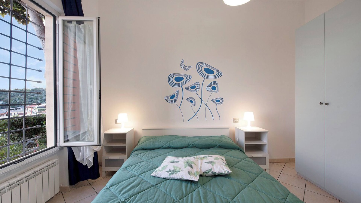Varazze Apartment | Apartment "Trilocale in villa vista mare Apt 1" with Sea View