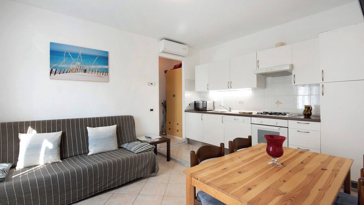 Varazze Apartment | Apartment "Trilocale San Nazario" near Beach with A/C