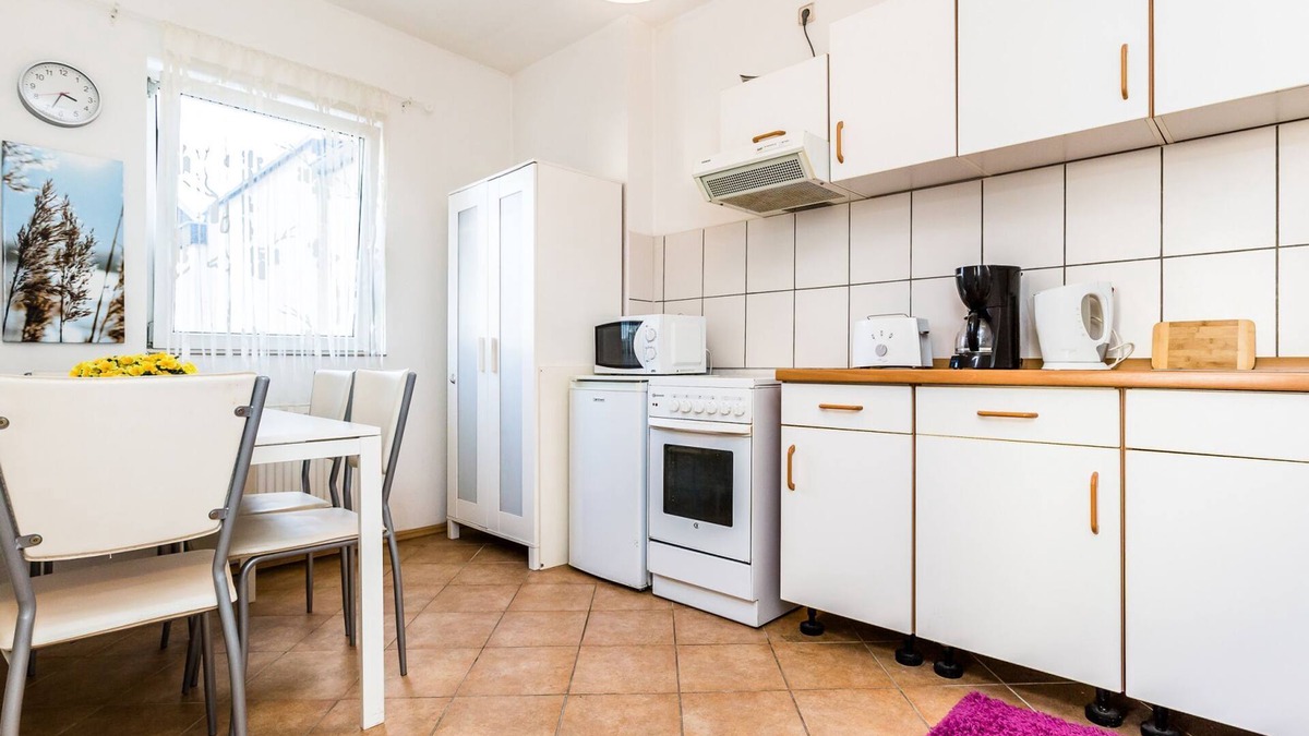 Troisdorf Apartment | Apartment Troisdorf Spich 3, 1 Wohn-/schlafzimmer, Max. 3 Personen