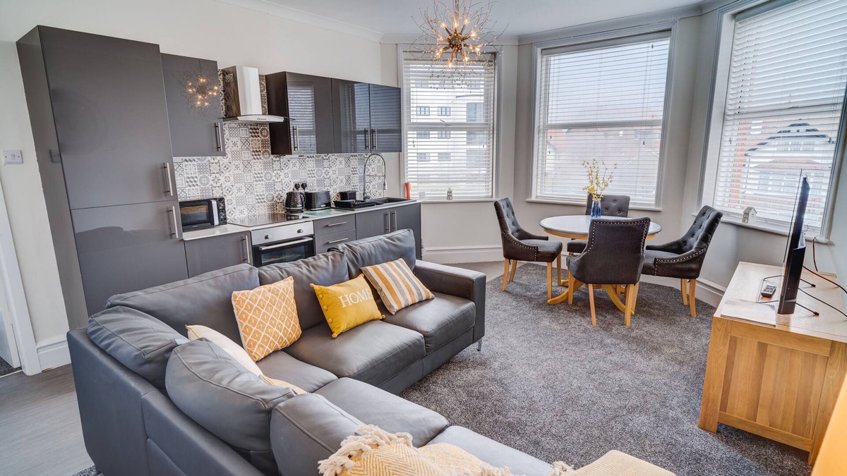 Colwyn Bay Apartment | Apartment Twin Ensuite at Beachmount Holiday Apartments