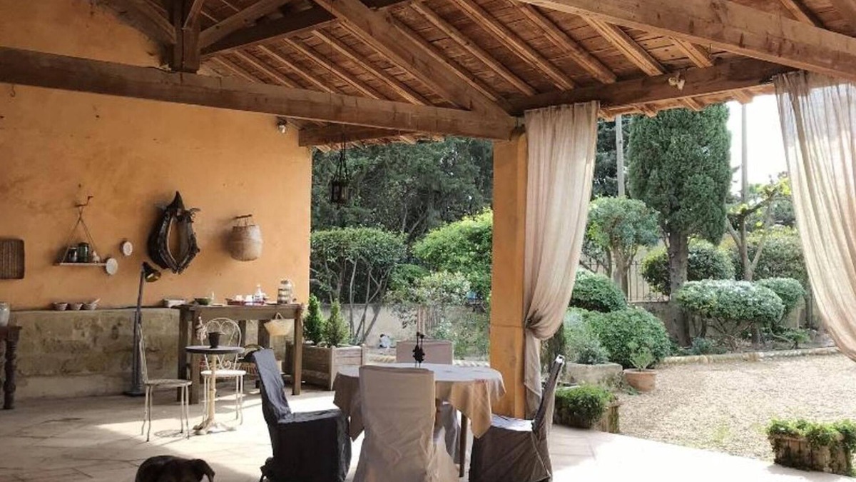 Gallician House | Apartment 'Une Maison Dans Un Mas' with Private Pool, Private Terrace and Wi-Fi