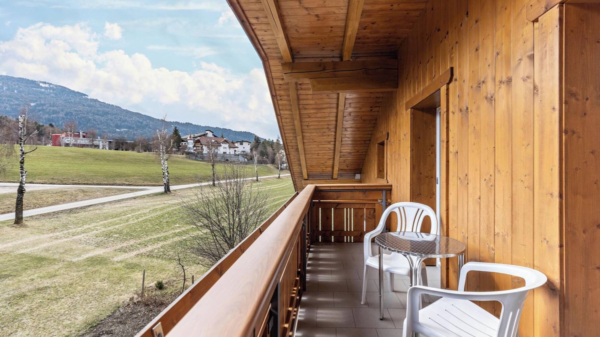 Casola Apartment | Apartment 'Unterhauserhof B' with Mountain View, Wi-Fi, Balcony & Garden