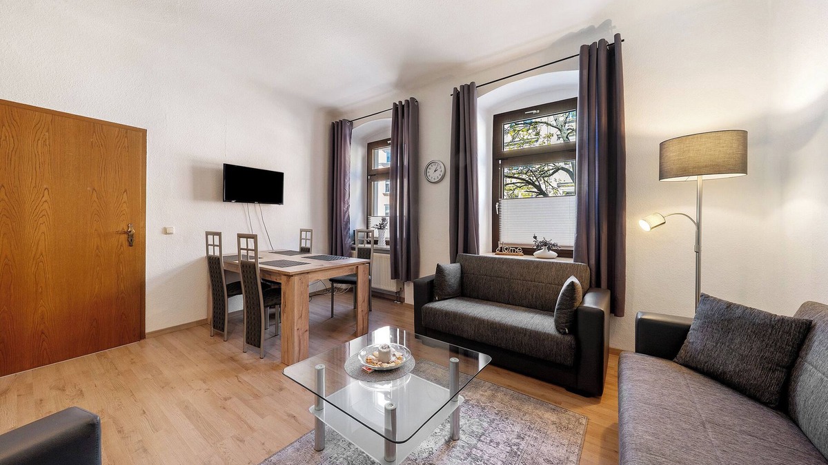 Bautzen Apartment | Apartment 'Urlaub Zwischen 17 Türmen' with Balcony