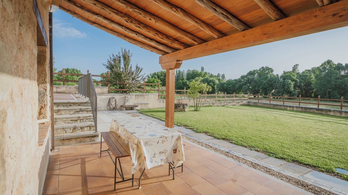 Cabanas de Polendos House | Apartment 'Velasco I' with Private Terrace, Wi-Fi and Air Conditioning