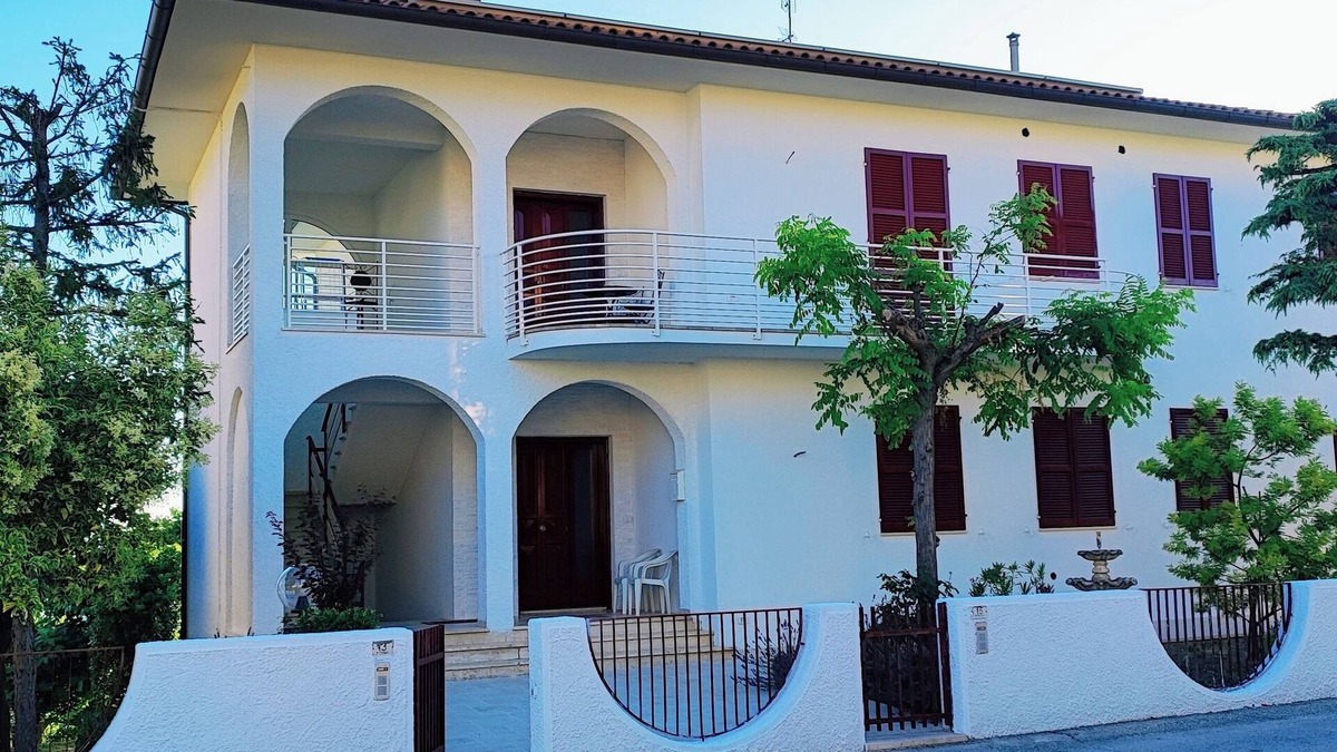Montelupone House | Apartment vacation home suggestive panorama Monte Conero sea and internet Wifi