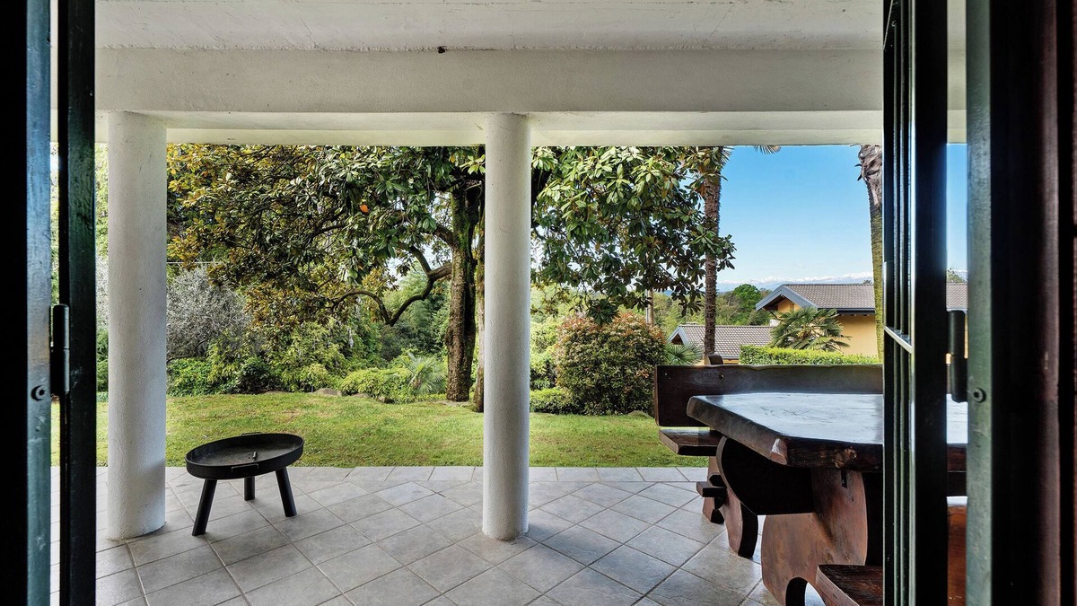 Vergiate Apartment | Apartment 'Valerio' with Mountain View, Wi-Fi and Air Conditioning