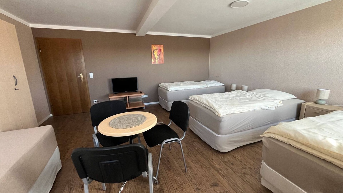 Leinefelde-Worbis Apartment | Apartment 'Veronika' with Shared Garden and Wi-Fi
