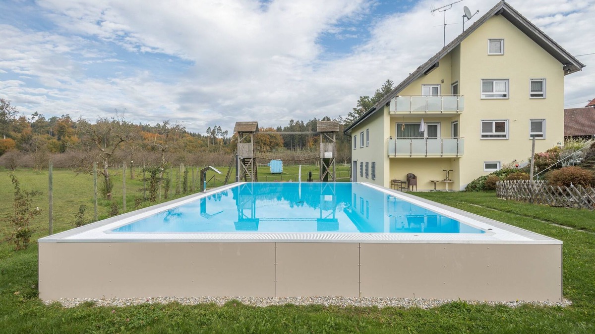 Tettnang Apartment | Apartment “Vergißmeinnicht” on Farm close to Lake Constance with Terrace & Pool