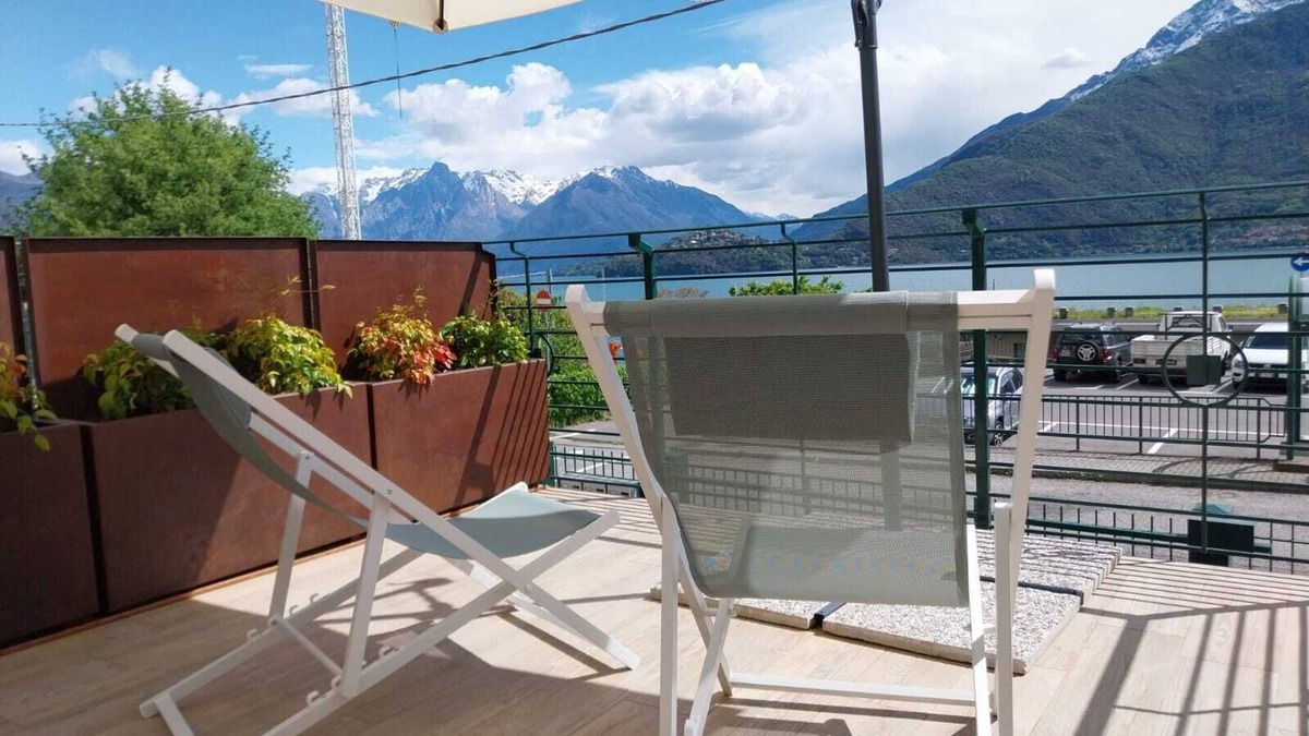 Calozzo Apartment | Apartment 'Vichi's Nest' with Lake View, Wi-Fi and Air Conditioning