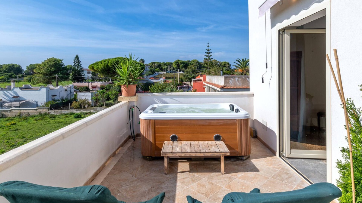 Monti D'arena-Bosco Caggione Apartment | Apartment 'Villa Salentu - Lu Mare' with Sea View, Wi-Fi and Air Conditioning
