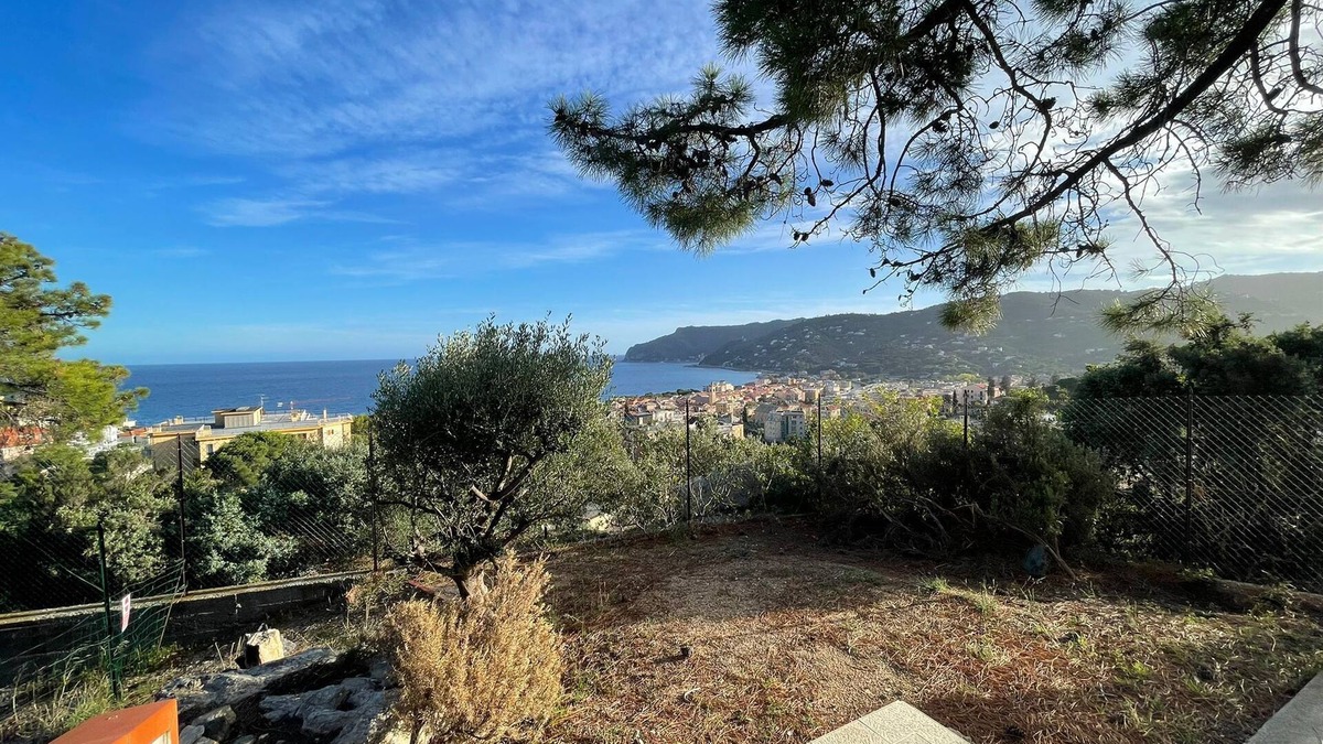 Spotorno Apartment | Apartment 'Viletta My Sea' with Sea View & Wi-Fi
