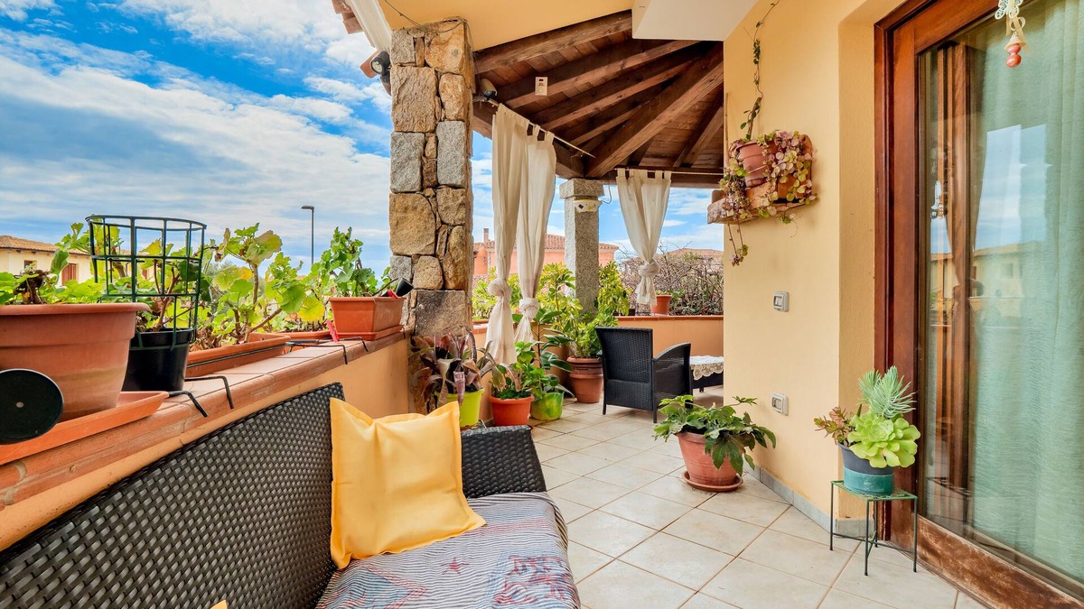 Case Peschiera-Lu Fraili Apartment | Apartment 'Villa Bouganville' with Sea View, Garden & A/C