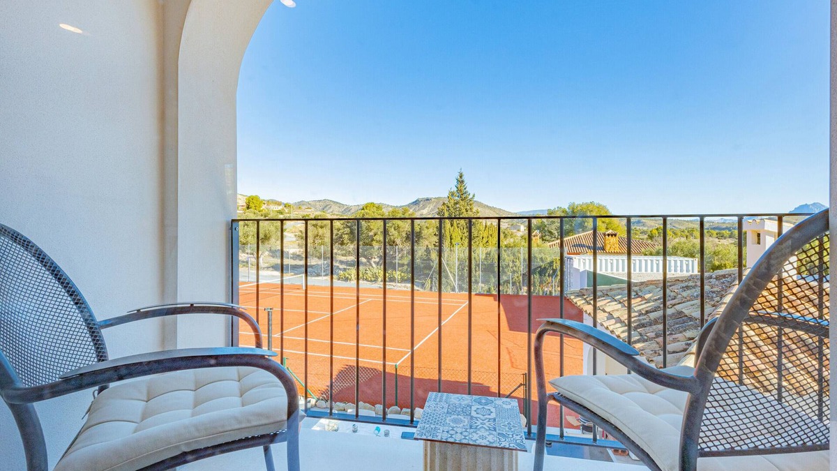Aigues Apartment | Apartment 'Villa Hoy Almendra' with Mountain View, Wi-Fi and Air Conditioning