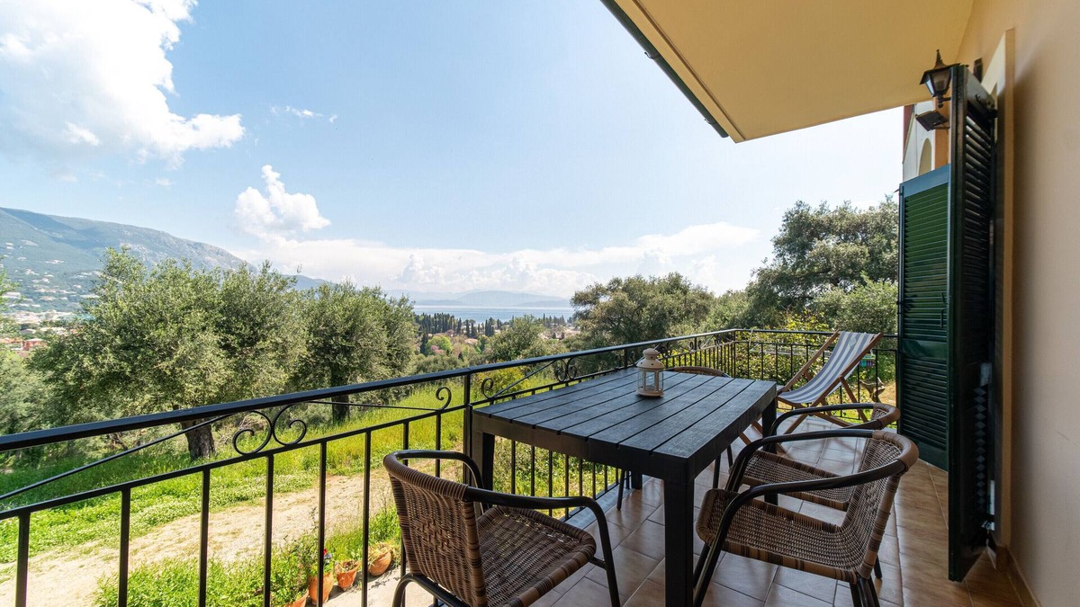 Kato Korakiana Apartment | Apartment 'Villa Prima ' with Sea View, Shared Terrace and Wi-Fi