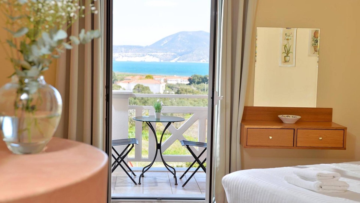 Agios Dimitrios Apartment | Apartment 'Villa Reverenza' with Sea View, Wi-Fi and Air Conditioning