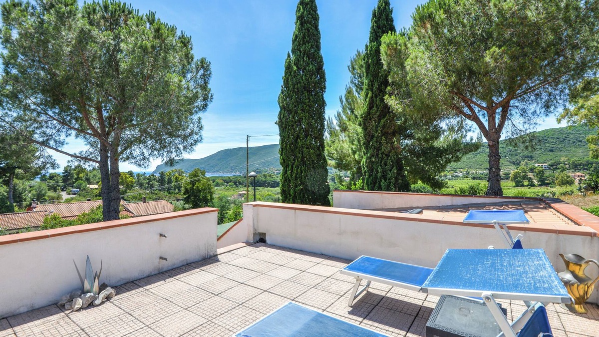 Lacona Apartment | Apartment "Villa Sterlizia-Verde" with Sea View, Wi-Fi and Terrace