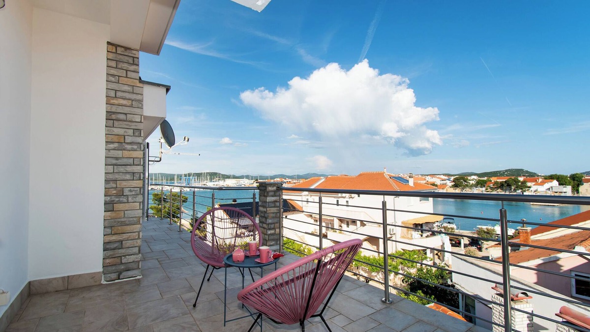 Murter Apartment | Apartment Villa Zlatna (96131-A1) - Betina