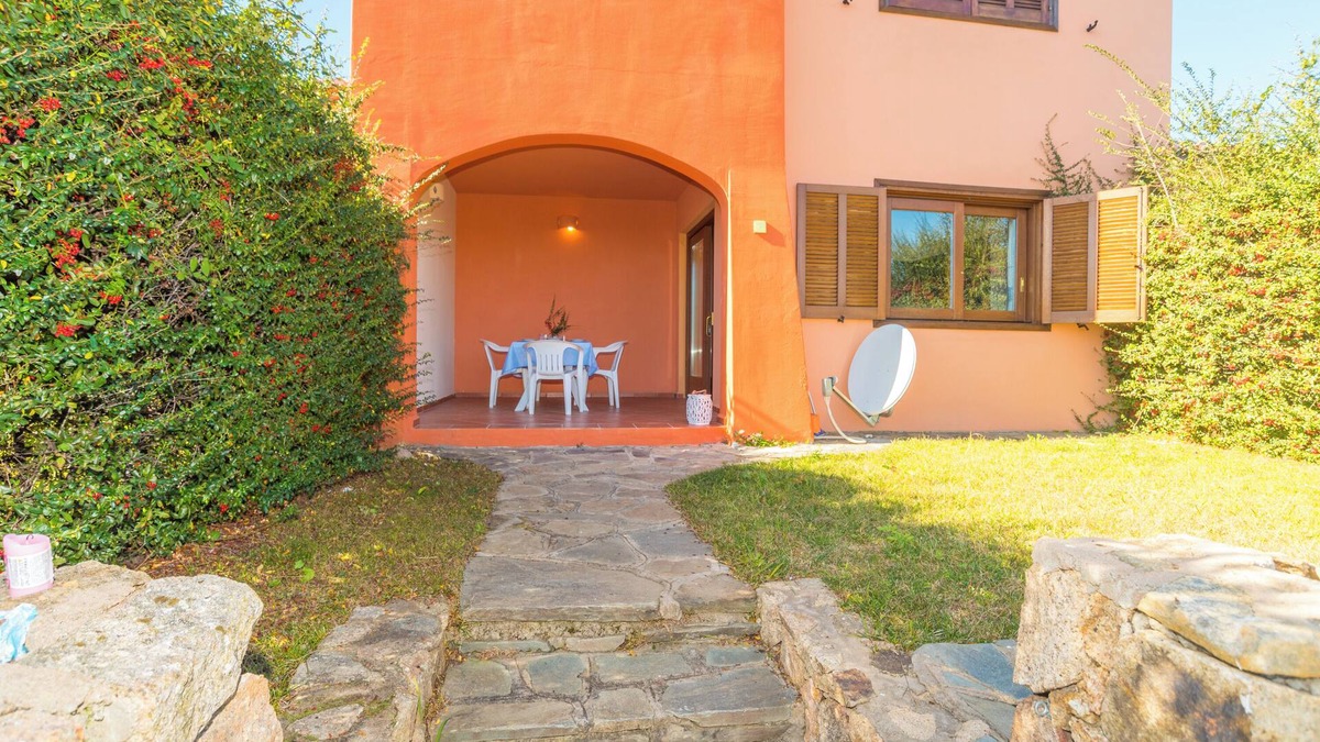 Porto Ottiolu Apartment | Apartment ‘Villetta Porto Ottiolu 203” Close to Marina and Beach with Balcony